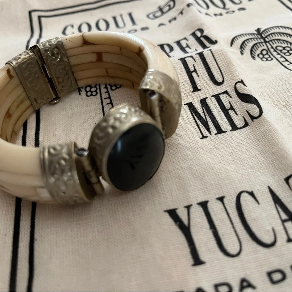 Vintage Ethnic Boho Bangle Bracelet Black Onyx Stone Hinge Clasp